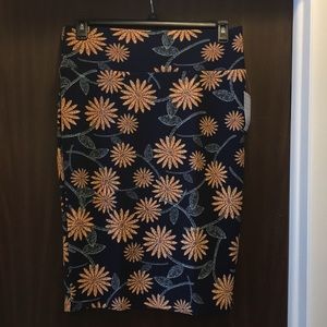 NWT LuLaRoe large Cassie skirt